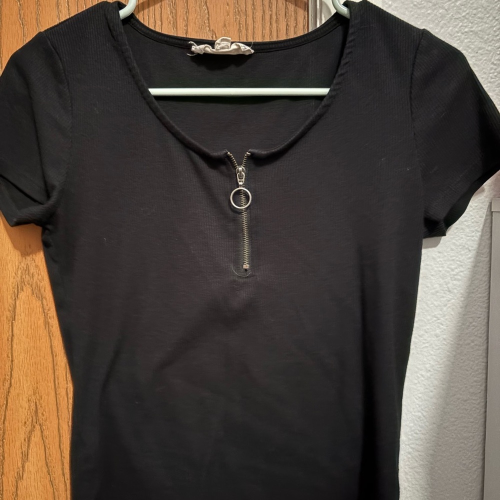 Pink Republic Black Short Sleeve Top with Zipper